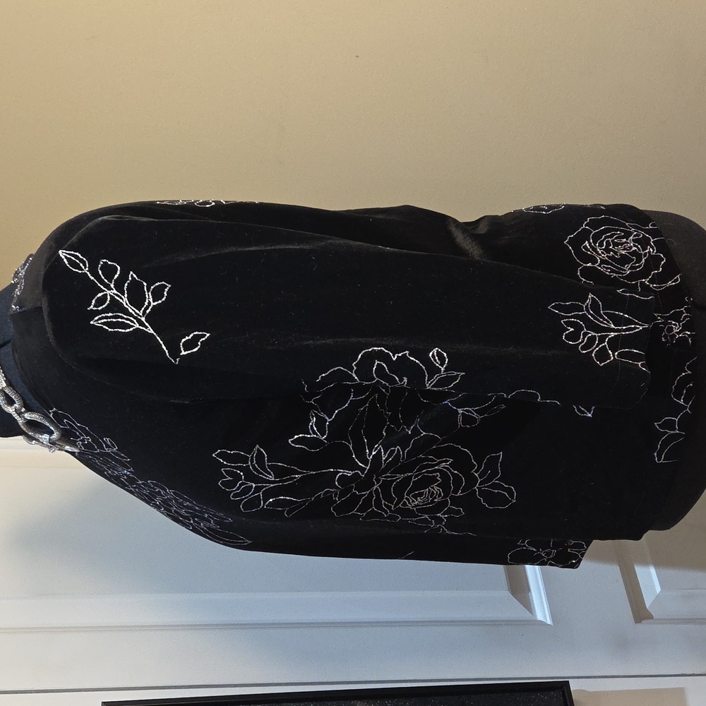 Nwot 18/20W Fashion BUG Chic Black Floral Velvet Blouse - Picture 6 of 17